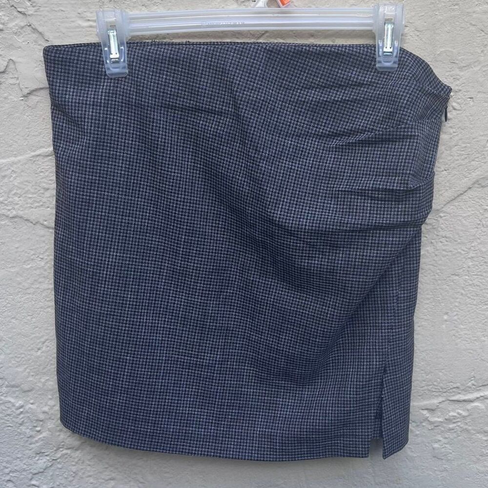 MNG sz Large mini skirt, micro pattern slit on side with gathered detail